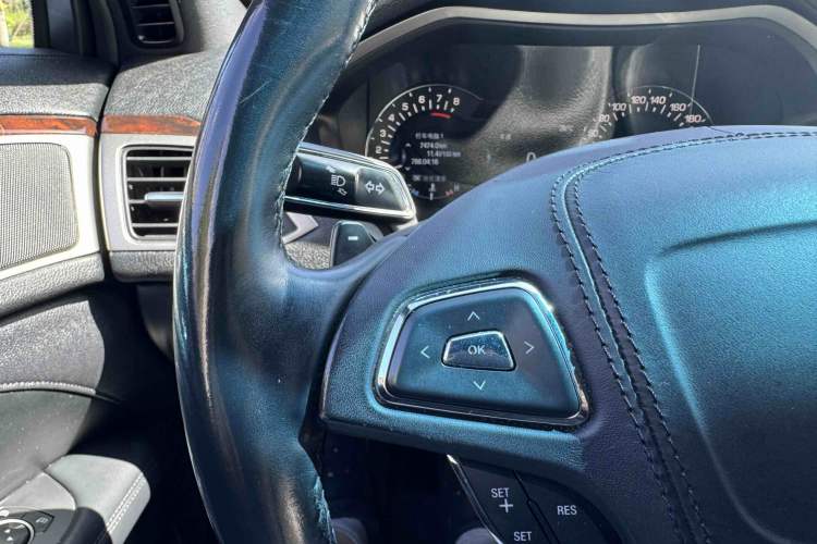 Used Lincoln MKZ 2017 2.0T Luxury Edition Interior 4