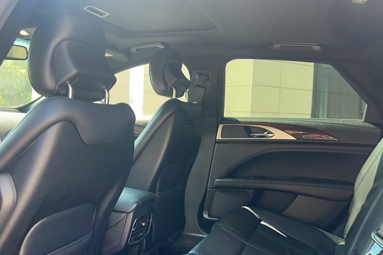 Used Lincoln MKZ 2017 2.0T Luxury Edition Interior 5