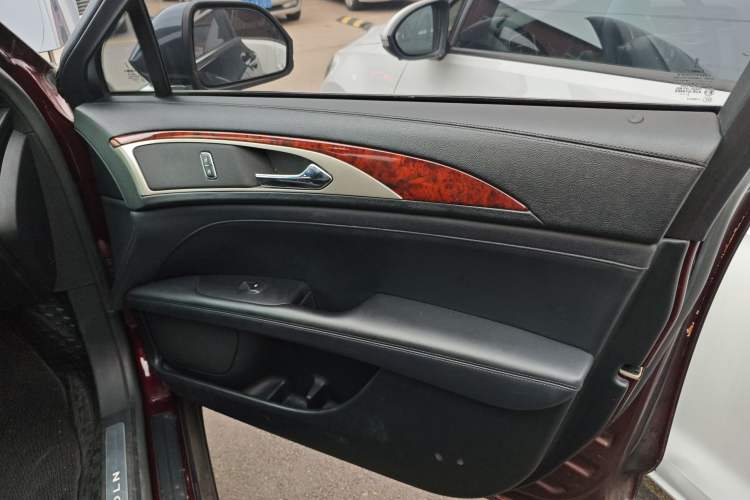 Used Lincoln MKZ 2017 2.0T Luxury Edition Interior 5