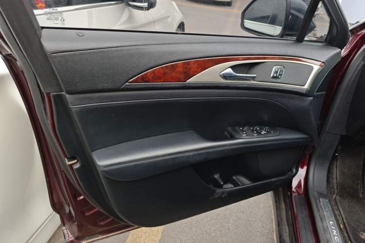 Used Lincoln MKZ 2017 2.0T Luxury Edition Interior 7