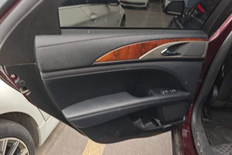 Used Lincoln MKZ 2017 2.0T Luxury Edition Interior 8