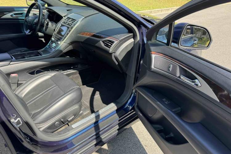 Used Lincoln MKZ 2017 2.0T Luxury Edition Interior 8