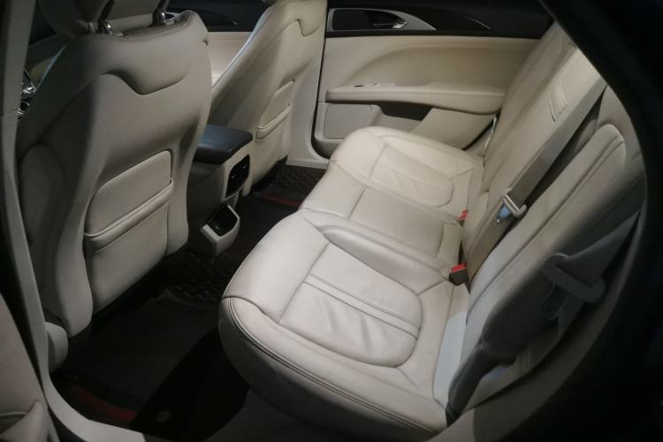 Used Lincoln MKZ 2017 2.0T Luxury Edition Left Rear Seat