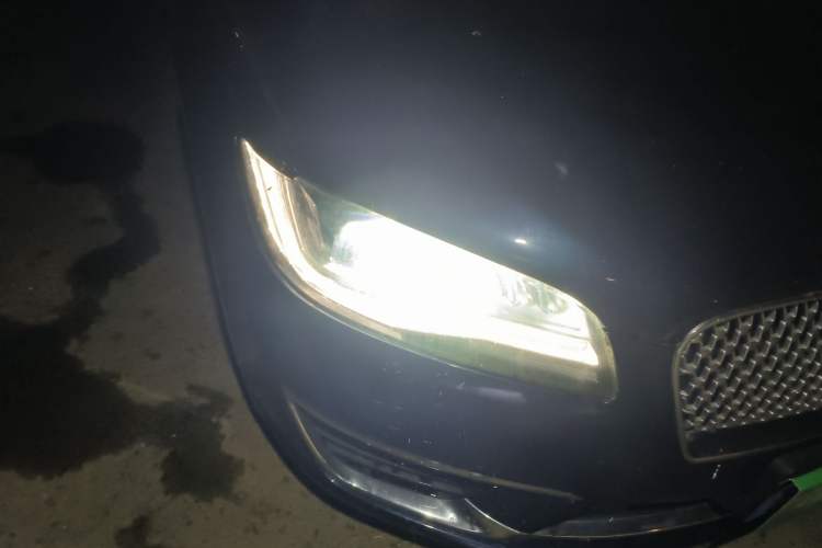 Used Lincoln MKZ 2017 2.0T Luxury Edition Right Front Headlight