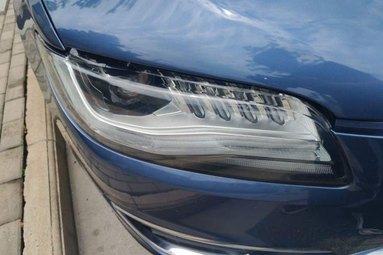 Used Lincoln MKZ 2017 2.0T Luxury Edition Right Front Headlight