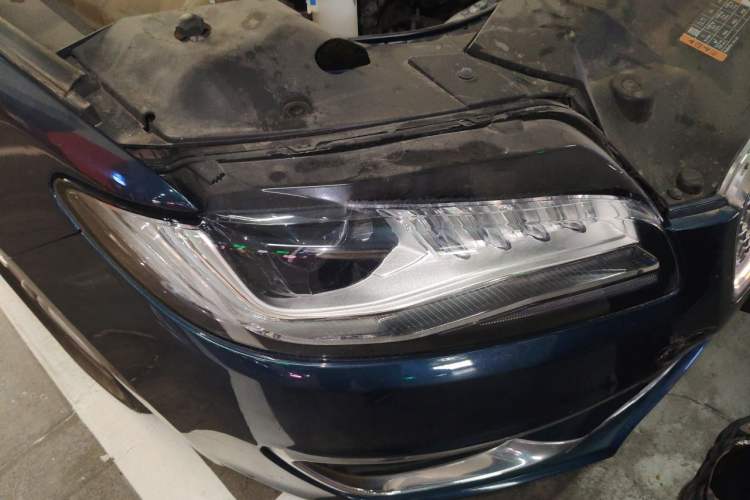 Used Lincoln MKZ 2017 2.0T Luxury Edition Right Front Headlight
