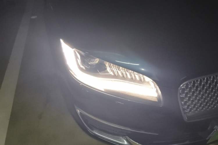 Used Lincoln MKZ 2017 2.0T Luxury Edition Right Front Headlight