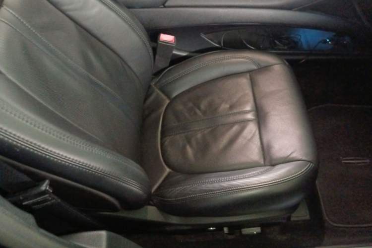 Used Lincoln MKZ 2017 2.0T Luxury Edition Right Front Seat