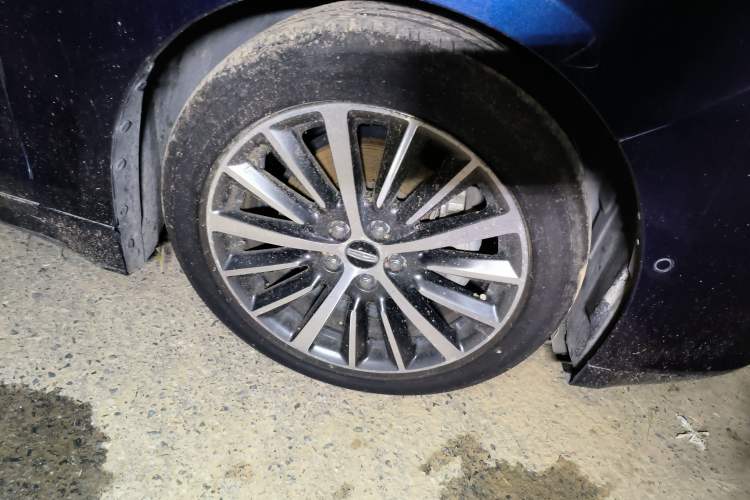 Used Lincoln MKZ 2017 2.0T Luxury Edition Right Front Wheel Hub