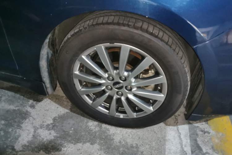 Used Lincoln MKZ 2017 2.0T Luxury Edition Right Front Wheel Hub