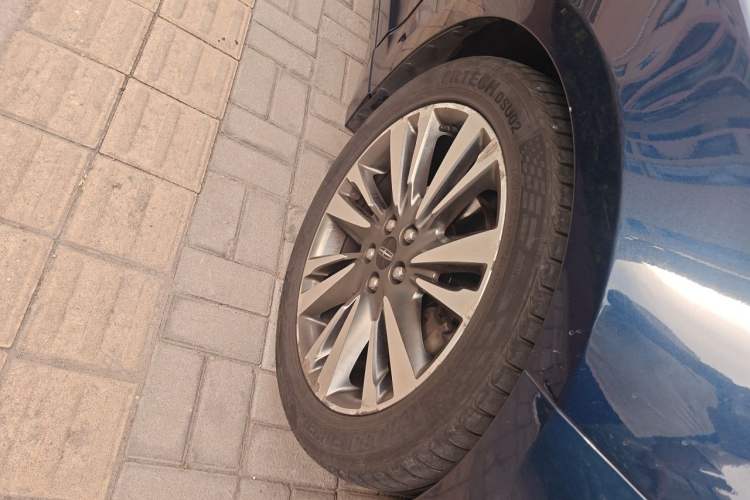 Used Lincoln MKZ 2017 2.0T Prestige Edition Right Front Wheel Hub