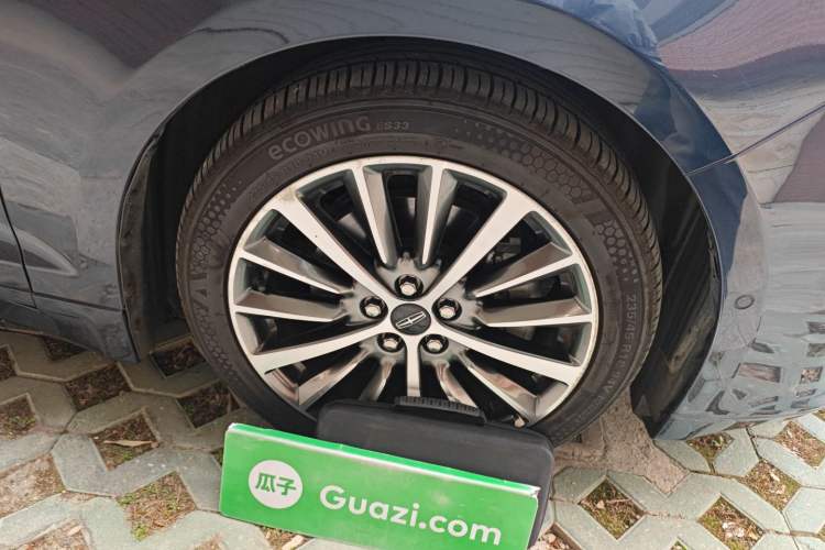 Used Lincoln MKZ 2017 2.0T Luxury Edition Right Front Wheel Hub