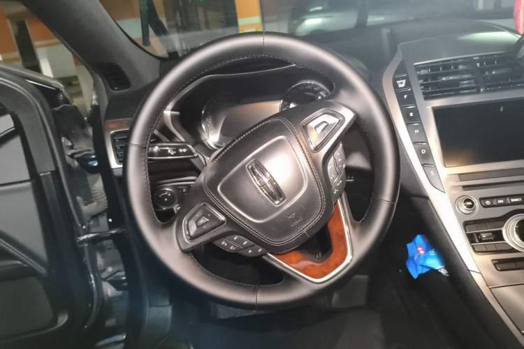 Used Lincoln MKZ 2017 2.0T Luxury Edition Steering Wheel