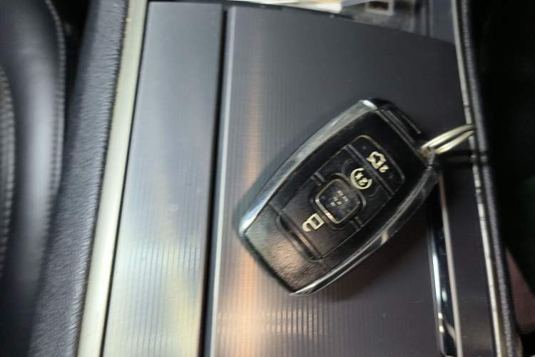 Used Lincoln MKZ 2017 2.0T Luxury Edition Vehicle Key