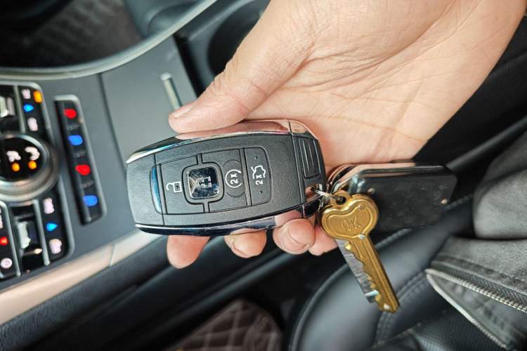 Used Lincoln MKZ 2017 2.0T Luxury Edition Vehicle Key