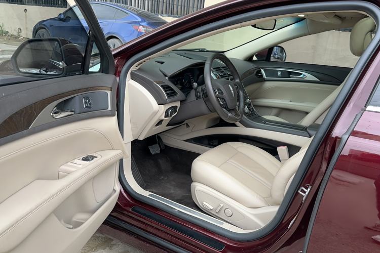 Used Lincoln MKZ 2017 2.0T Luxury Edition Interior 2