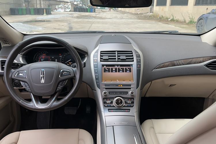 Used Lincoln MKZ 2017 2.0T Luxury Edition Interior 3