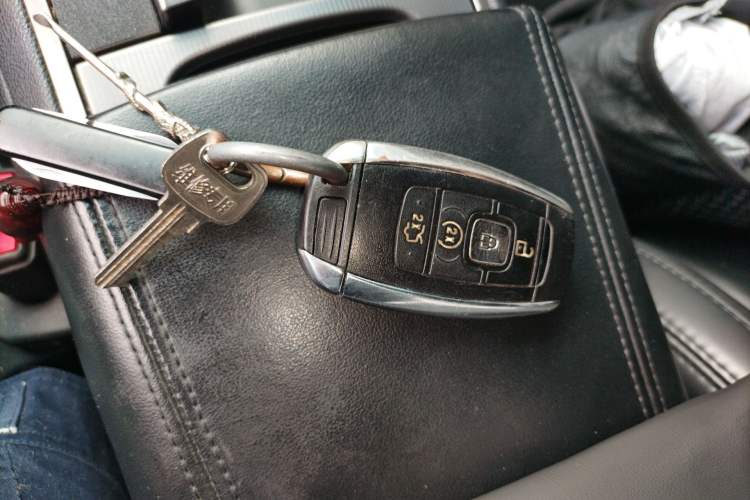 Used Lincoln MKZ 2017 2.0T Luxury Edition Vehicle Key