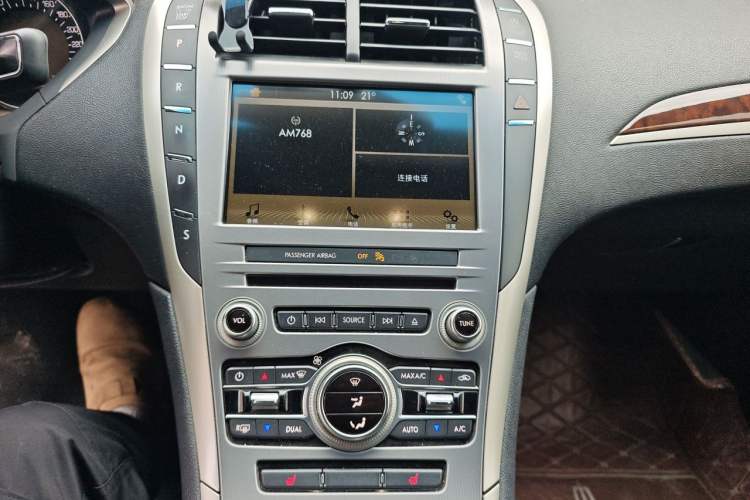 Used Lincoln MKZ 2017 2.0T Luxury Edition Audio And AC Panel