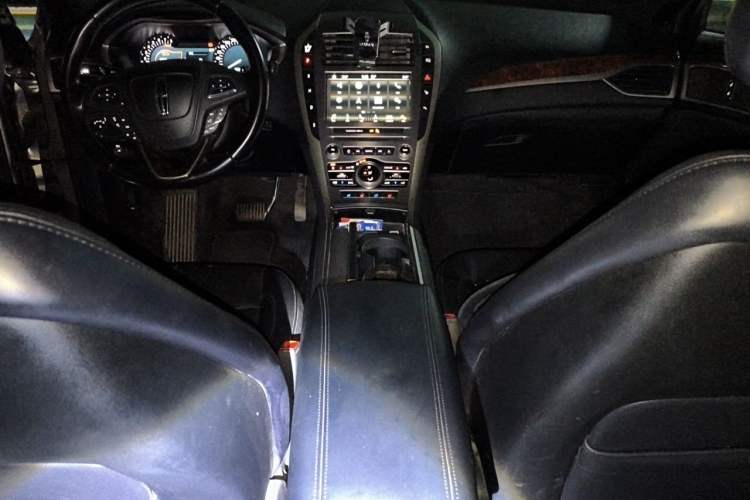 Used Lincoln MKZ 2017 2.0T Luxury Edition Center Console