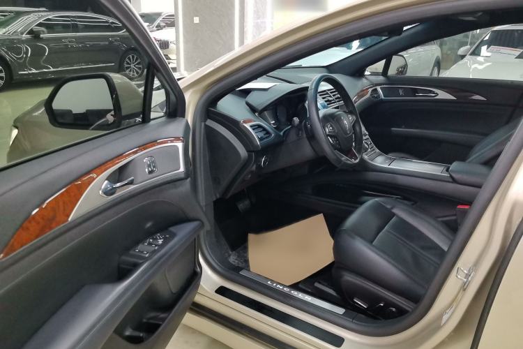 Used Lincoln MKZ 2017 2.0T Luxury Edition Interior 2