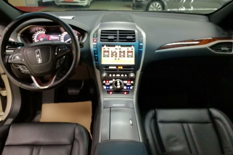 Used Lincoln MKZ 2017 2.0T Luxury Edition Interior 3