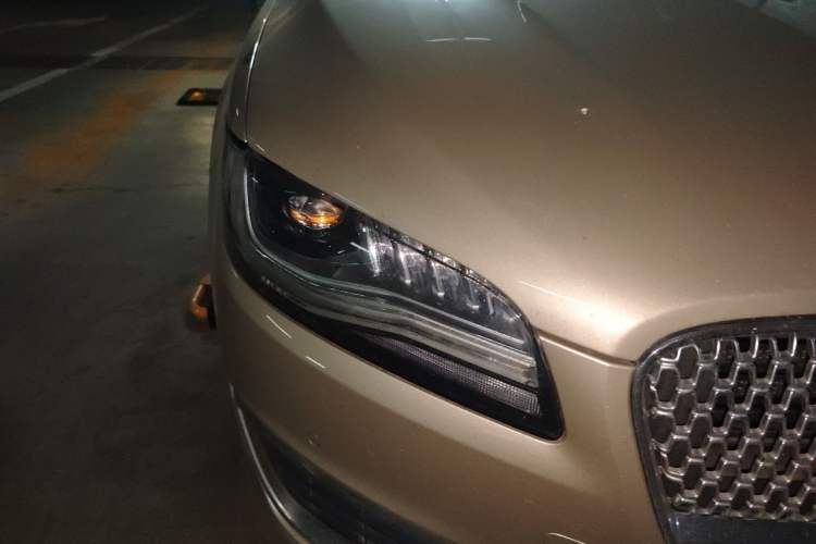 Used Lincoln MKZ 2017 2.0T Luxury Edition Right Front Headlight