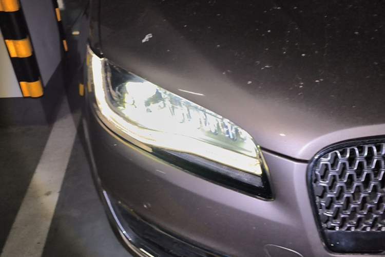 Used Lincoln MKZ 2017 2.0T Luxury Edition Right Front Headlight