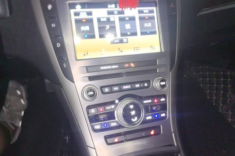 Used Lincoln MKZ 2017 2.0T Luxury Edition Audio And AC Panel