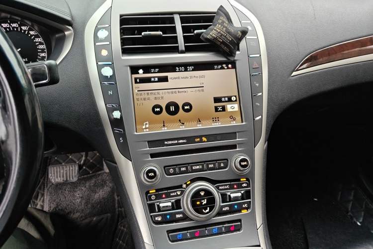 Used Lincoln MKZ 2017 2.0T Luxury Edition Audio And AC Panel