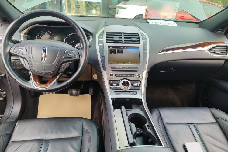 Used Lincoln MKZ 2017 2.0T Luxury Edition Center Console