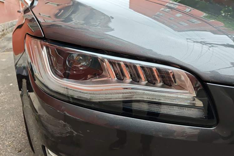 Used Lincoln MKZ 2017 2.0T Luxury Edition Right Front Headlight