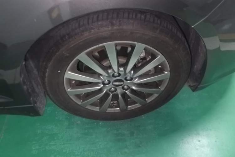 Used Lincoln MKZ 2017 2.0T Luxury Edition Right Front Wheel Hub