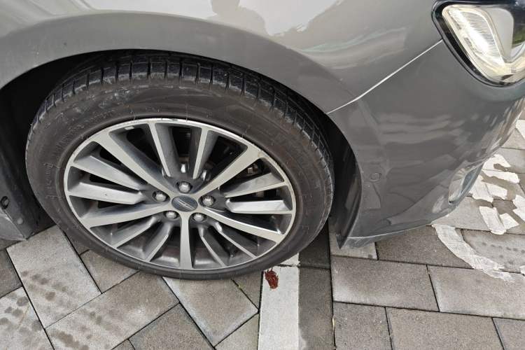 Used Lincoln MKZ 2017 2.0T Luxury Edition Right Front Wheel Hub