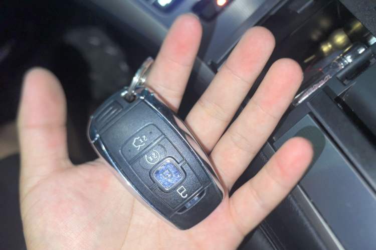 Used Lincoln MKZ 2017 2.0T Luxury Edition Vehicle Key