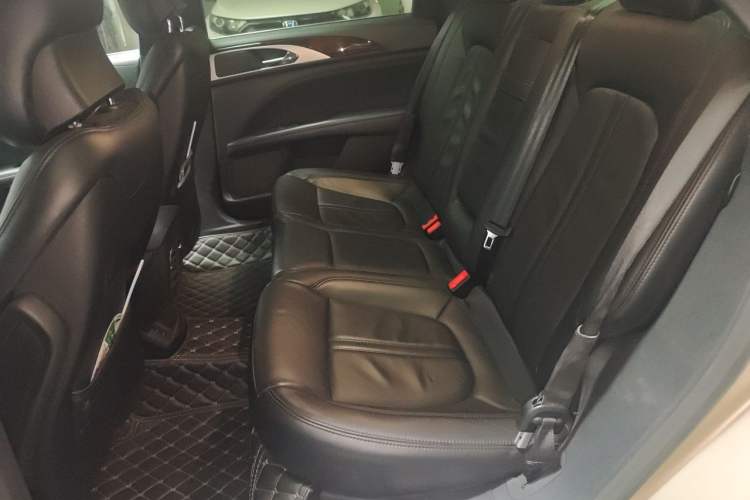 Used Lincoln MKZ 2017 2.0T Luxury Edition Left Rear Seat