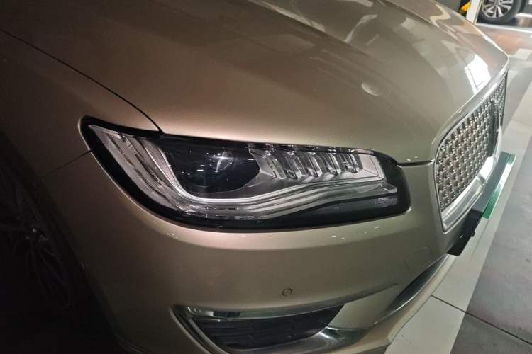 Used Lincoln MKZ 2017 2.0T Luxury Edition Right Front Headlight