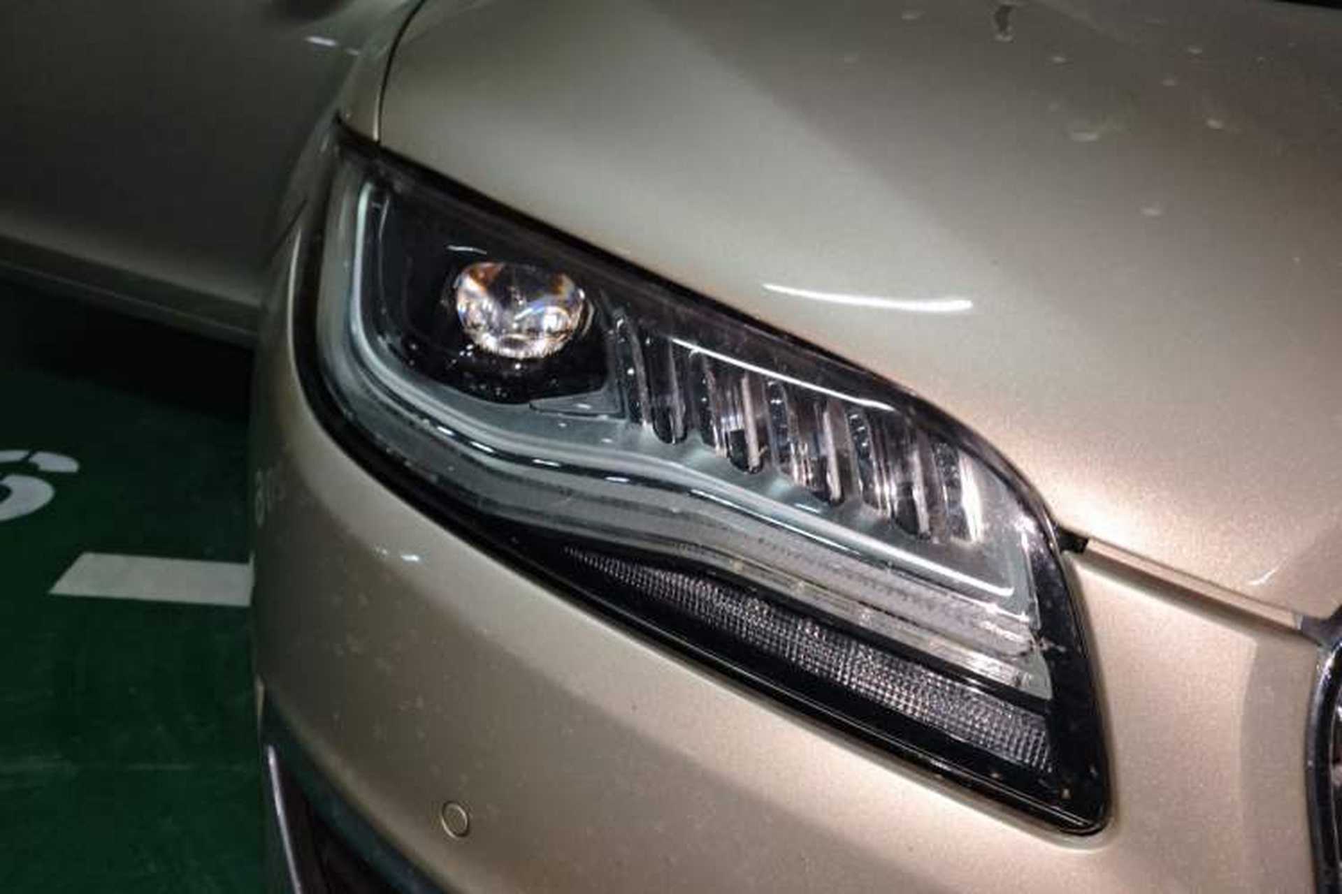 Used Lincoln MKZ 2017 2.0T Luxury Edition Right Front Headlight