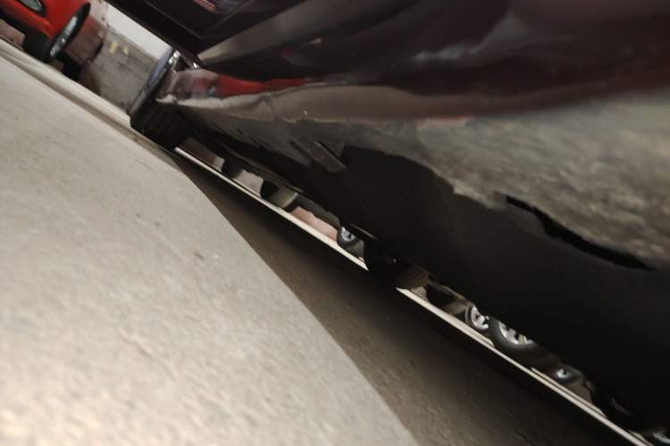 Used Lincoln MKZ 2017 2.0T Luxury Edition Right Side Sill