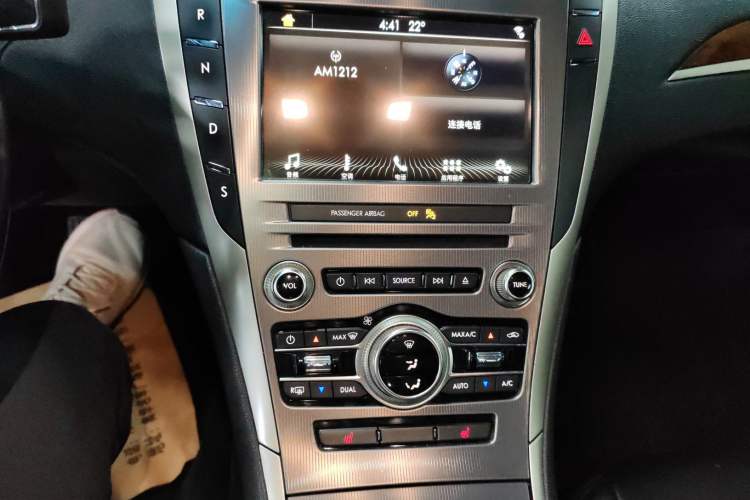 Used Lincoln MKZ 2017 2.0T Luxury Edition Audio And AC Panel