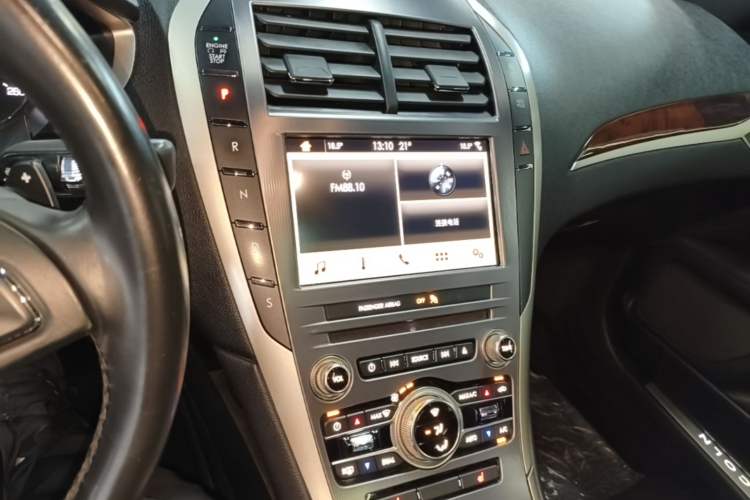 Used Lincoln MKZ 2017 2.0T Luxury Edition Audio And AC Panel