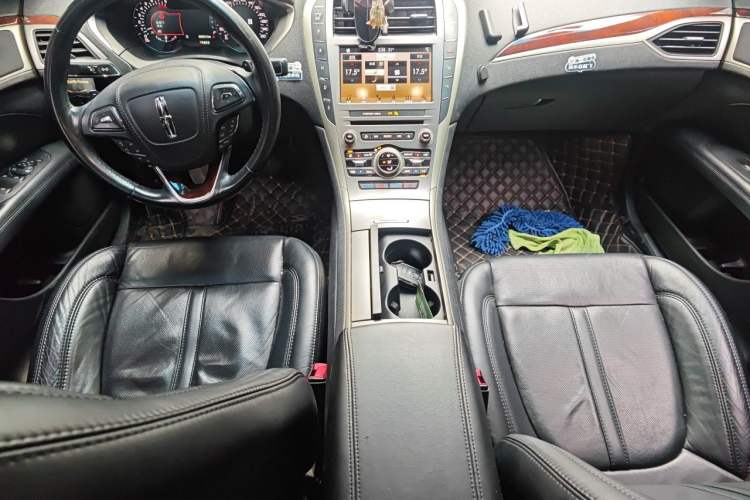 Used Lincoln MKZ 2017 2.0T Luxury Edition Center Console