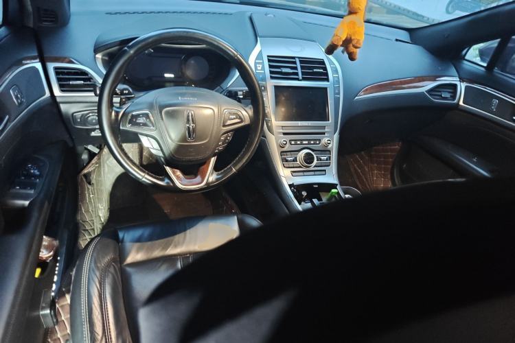 Used Lincoln MKZ 2017 2.0T Luxury Edition Center Console