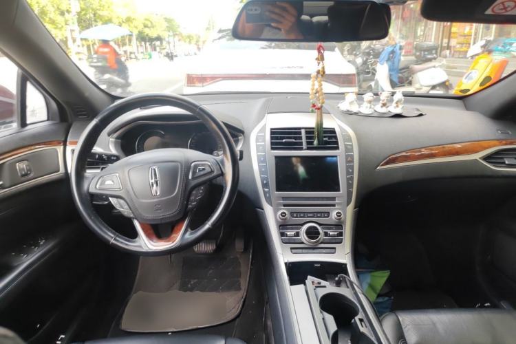 Used Lincoln MKZ 2017 2.0T Luxury Edition Center Console
