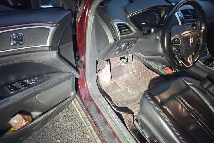 Used Lincoln MKZ 2017 2.0T Luxury Edition Driver Seat