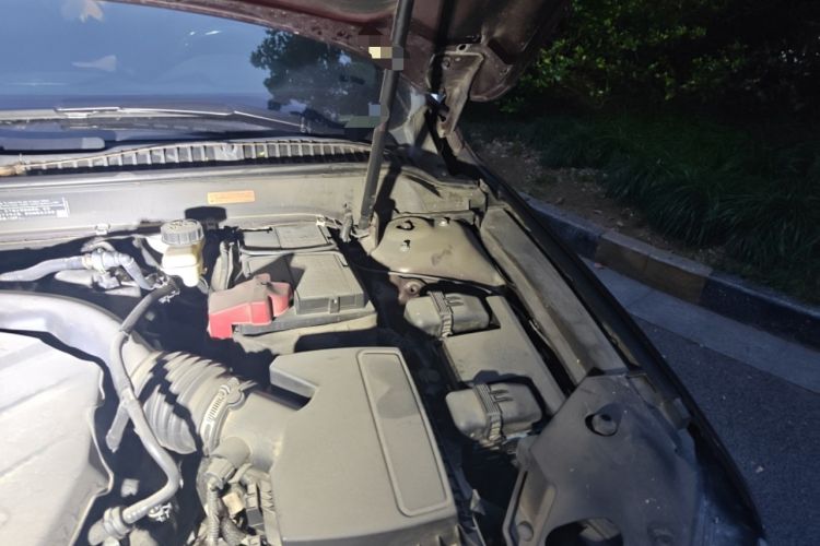 Used Lincoln MKZ 2017 2.0T Luxury Edition Engine Bay Left