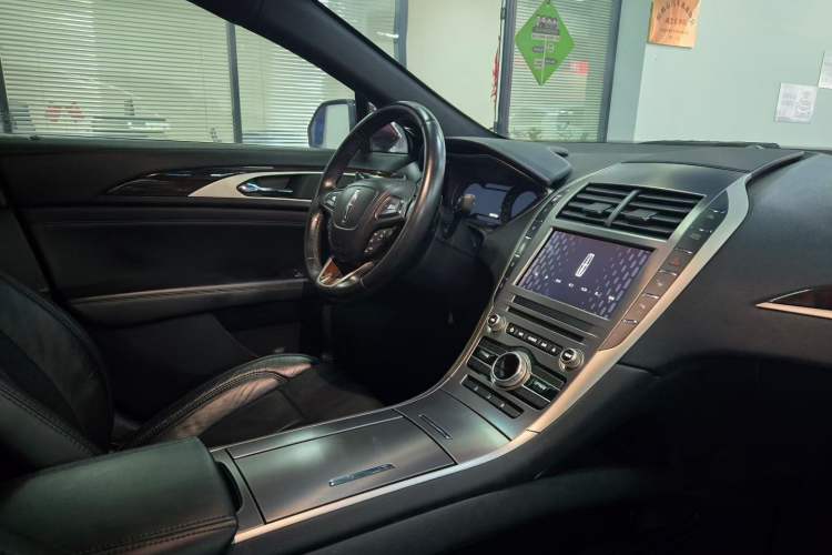 Used Lincoln MKZ 2017 2.0T Luxury Edition Interior 2