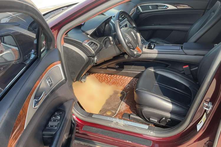 Used Lincoln MKZ 2017 2.0T Luxury Edition Interior 2