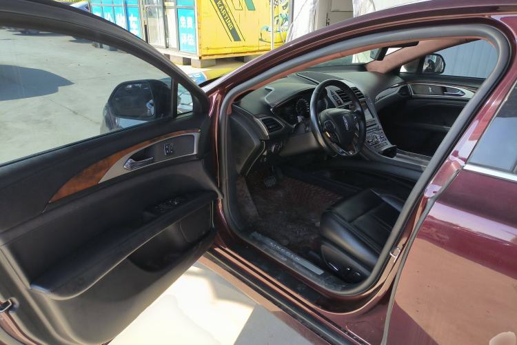 Used Lincoln MKZ 2017 2.0T Luxury Edition Interior 3