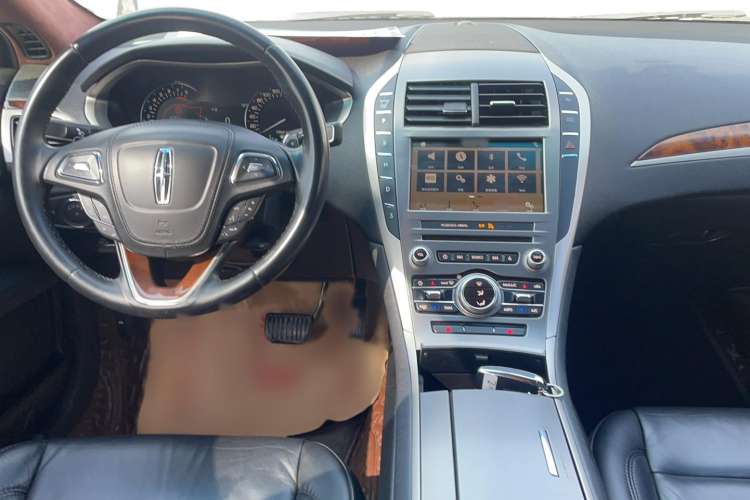 Used Lincoln MKZ 2017 2.0T Luxury Edition Interior 3